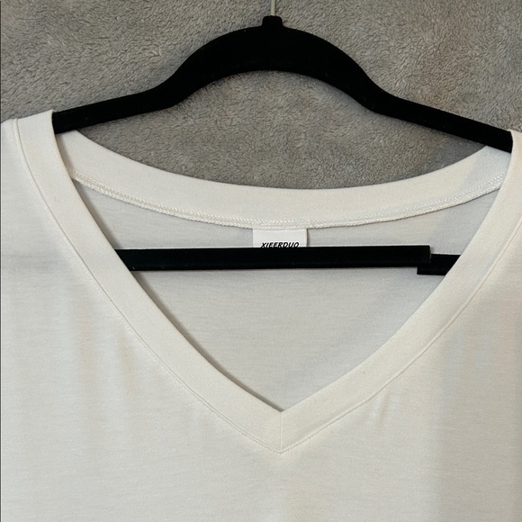 Elegant White V-Neck Women's Top -Size XXL - Picture 4 of 7